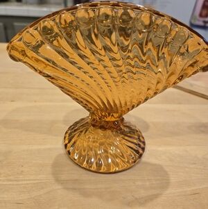 vintage 1940s Westmoreland Swirl amber glass fan vase.